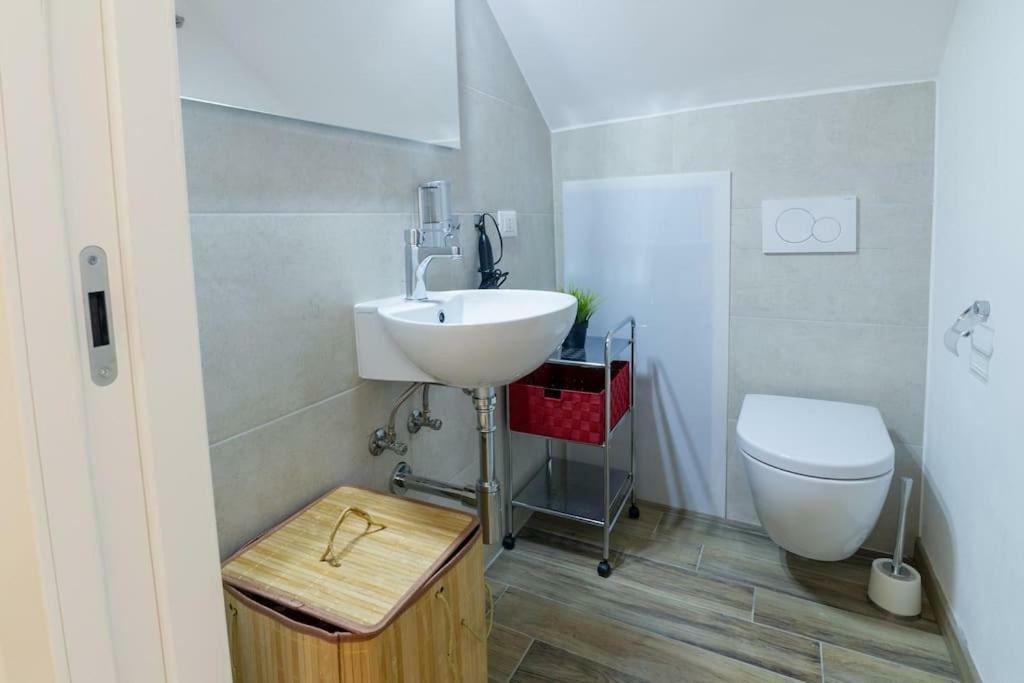 Ferienwohnung Miniloft Rosso - Mini-Loft Sanremo Centro. Wifi & Aria Condizionata Exterior foto